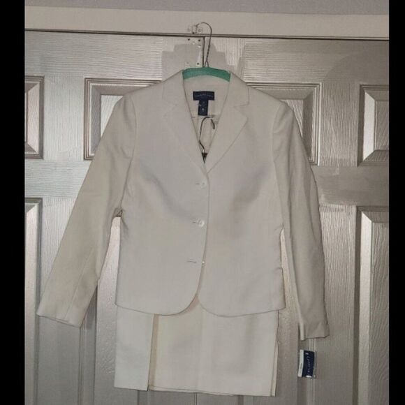 Charter Club Dresses & Skirts - NWT 100% Cotton- Cream Charter Club 2 Piece Skirt Suit Size 8